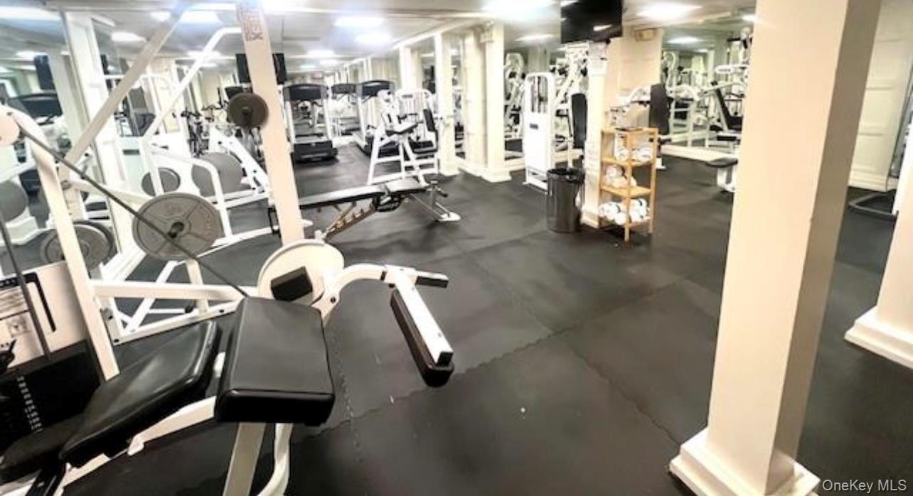 231 Dune Road, Unit 905 Westhampton Beach, NY 11978 - Photo 14 of 24 View of exercise room