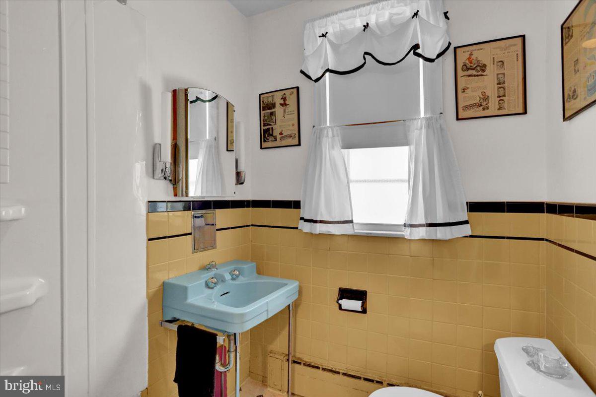 144 Madison Street Reading, PA 19607 - Photo 11 of 26 Vintage Bathroom