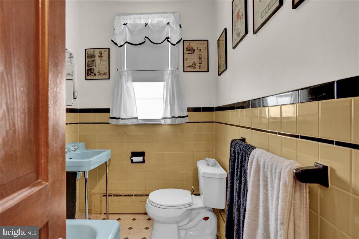 144 Madison Street Reading, PA 19607 - Photo 12 of 26 Vintage Bathroom
