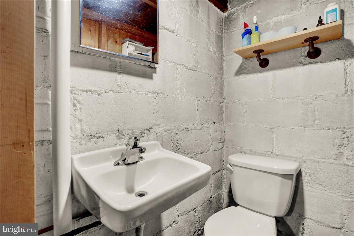 144 Madison Street Reading, PA 19607 - Photo 20 of 26 Basement half bath