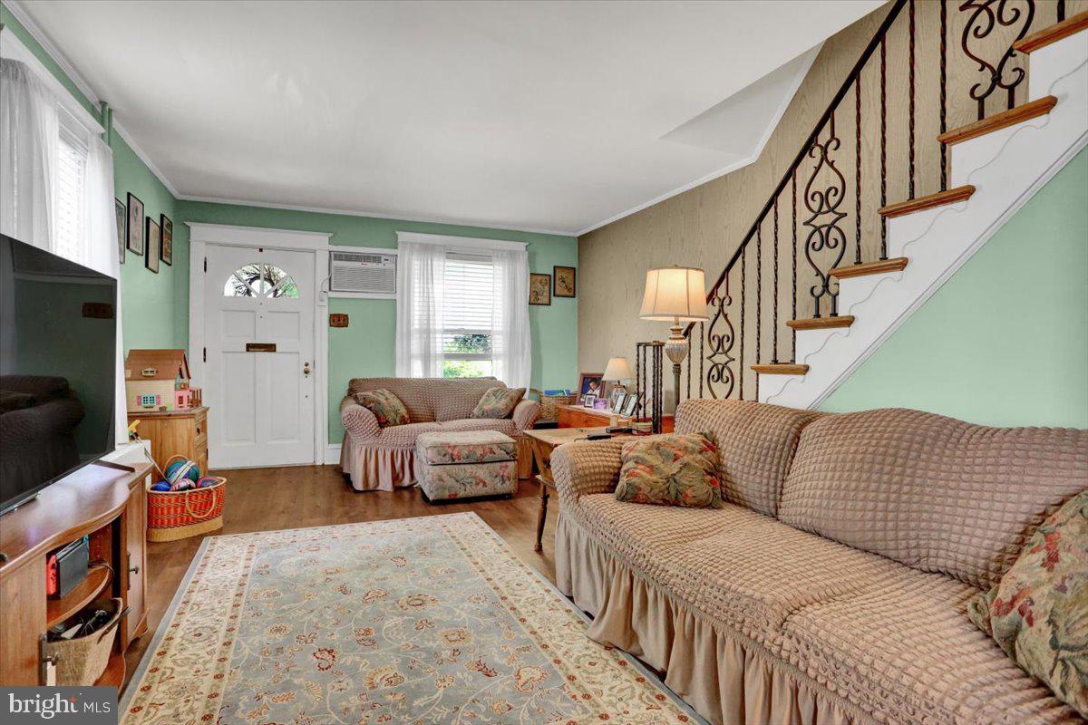 144 Madison Street Reading, PA 19607 - Photo 4 of 26 Living Room