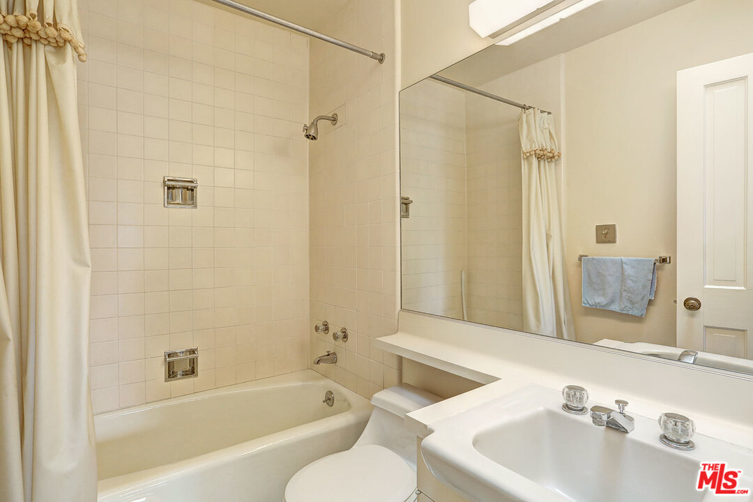 10450 Charing Cross Road Los Angeles, CA 90024 - Photo 29 of 33