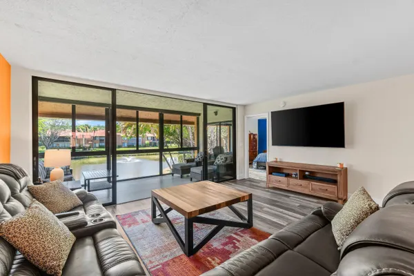 $289,999 | 11255 Green Lake Drive, Unit 203, Boynton Beach, FL 33437
