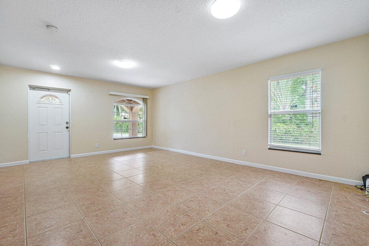 5592 1st Road Lake Worth, FL 33467 - Photo 6 of 22 006-55921stRoad-LakeWorth-FL-33467-SMALL