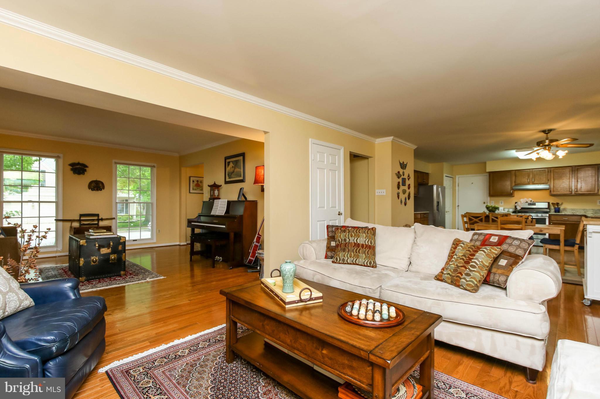 309 Saddle Ridge Road Annapolis, MD 21403 - Photo 7 of 29 a living room with furniture