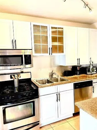 $1,800 | 717 Northeast 16th Avenue, Unit 717A, Fort Lauderdale, FL 33304