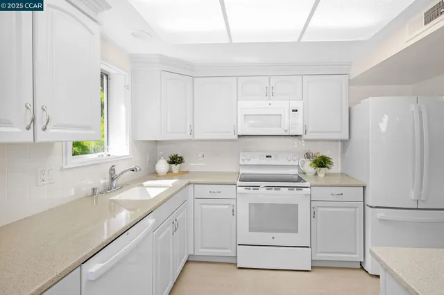 $329,950 | 1549 Oakmont Drive, Unit 12, Walnut Creek, CA 94595