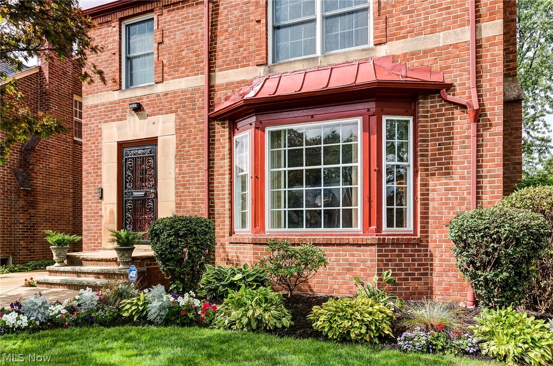 3755 Bainbridge Road Cleveland Heights, OH 44118 - Photo 5 of 34