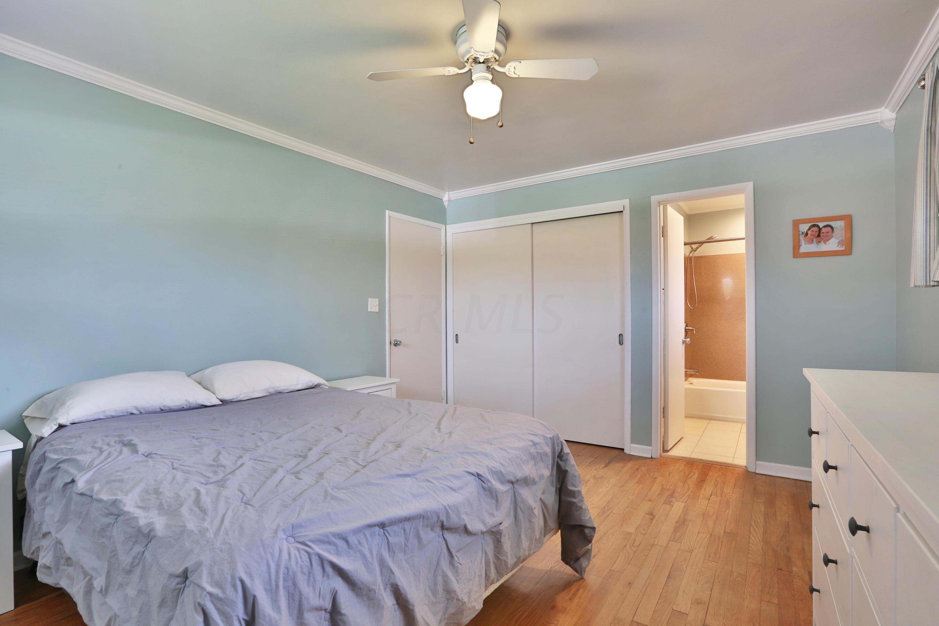 2077 Ridgecliff Road Columbus, OH 43221 - Photo 23 of 41