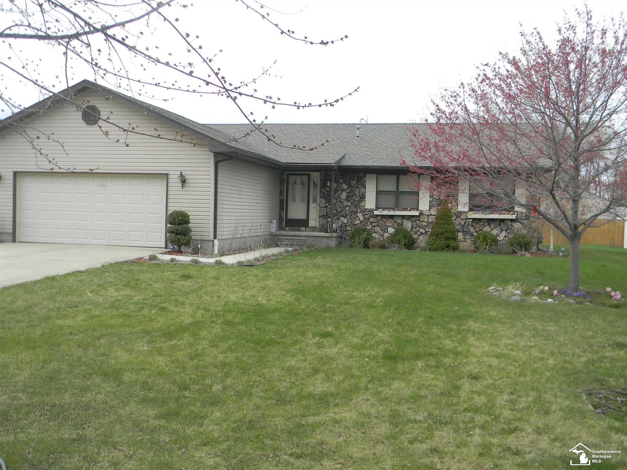 13767 Alton Road Monroe, MI 48161 - Photo 1 of 19 21480957.JPG