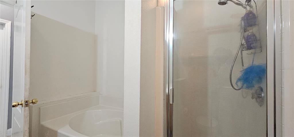 10927 Leader Lane Orlando, FL 32825 - Photo 14 of 29 a bathroom with a shower