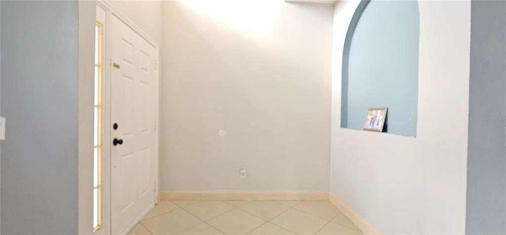 10927 Leader Lane Orlando, FL 32825 - Photo 3 of 29 a picture of a bathroom