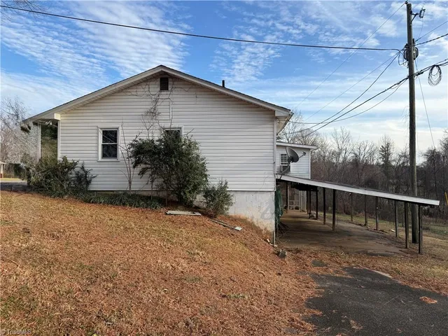 $235,000 | 2282 Old Pipers Gap Road, Cana, VA 24317