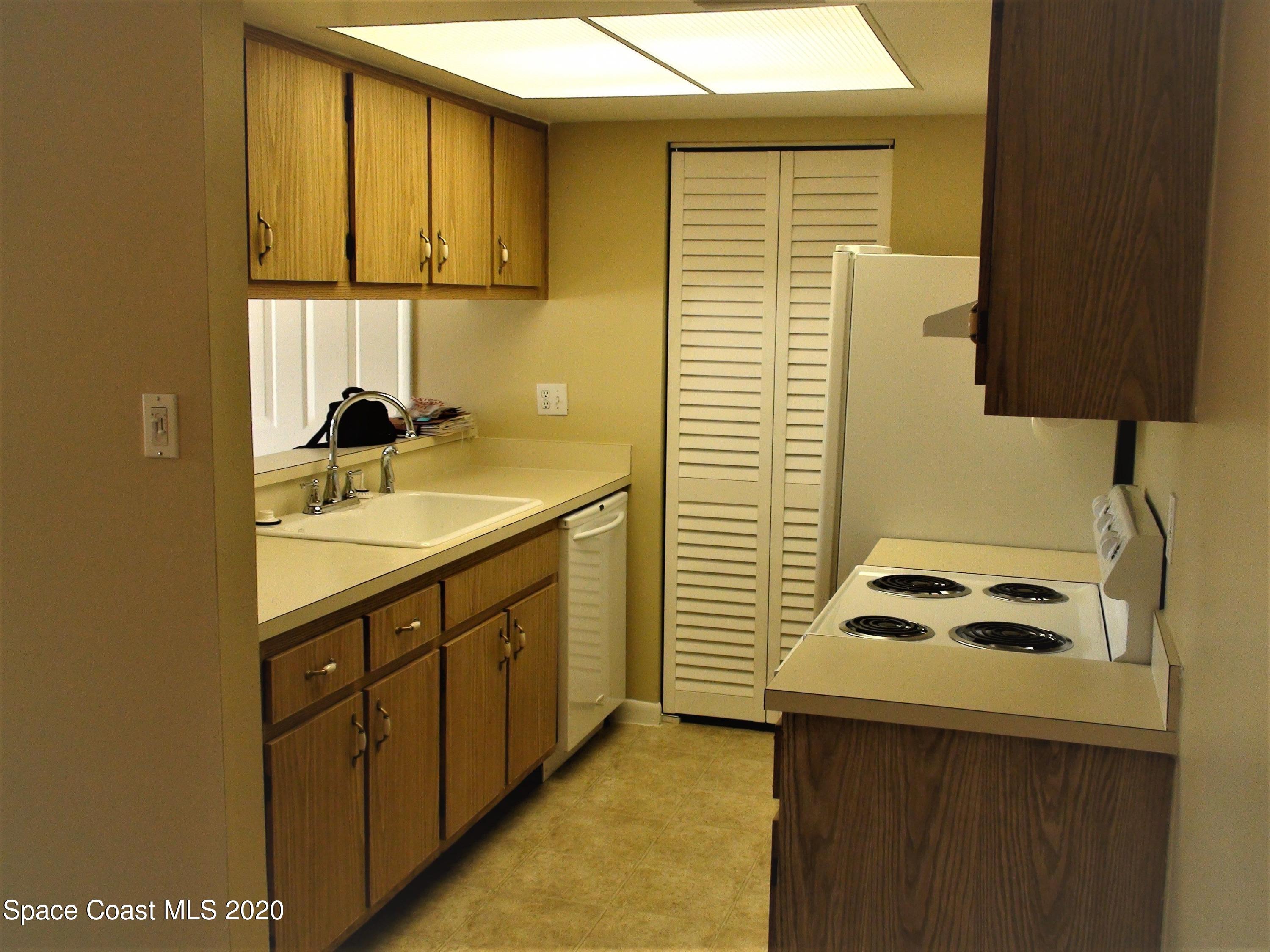 598 North Wickham Road, Unit 80 Melbourne, FL 32935 - Photo 4 of 18 598 N Wickham Rd Unit 78 Kitchen