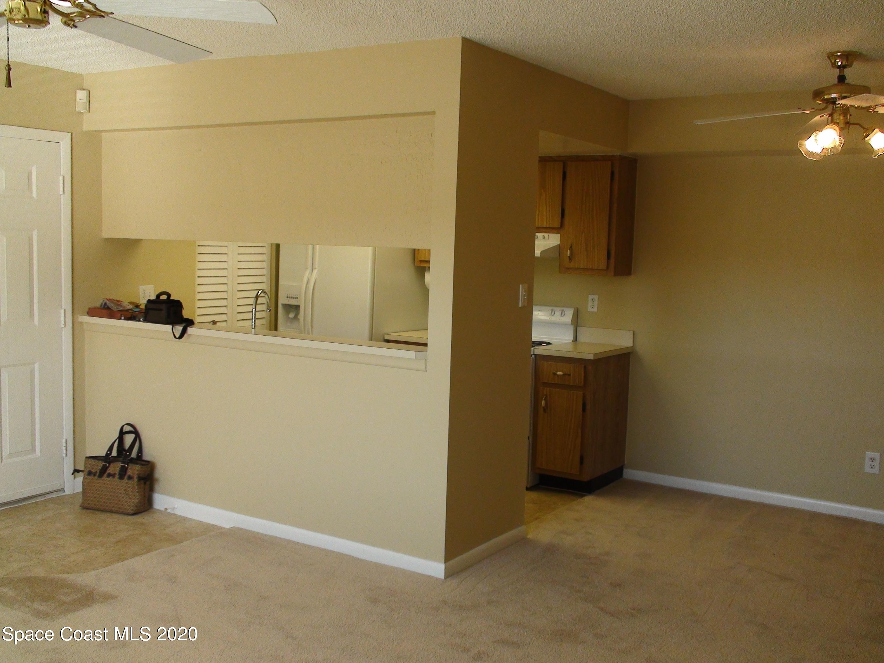 598 North Wickham Road, Unit 80 Melbourne, FL 32935 - Photo 5 of 18 598 N Wickham Rd Unit 80 Breakfast Bar