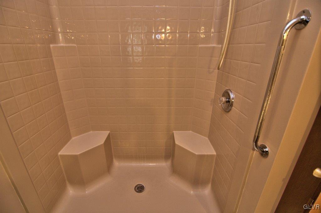192 Chetco Road Albrightsville, PA 18210 - Photo 20 of 46 View of the large shower in the Master Bath.