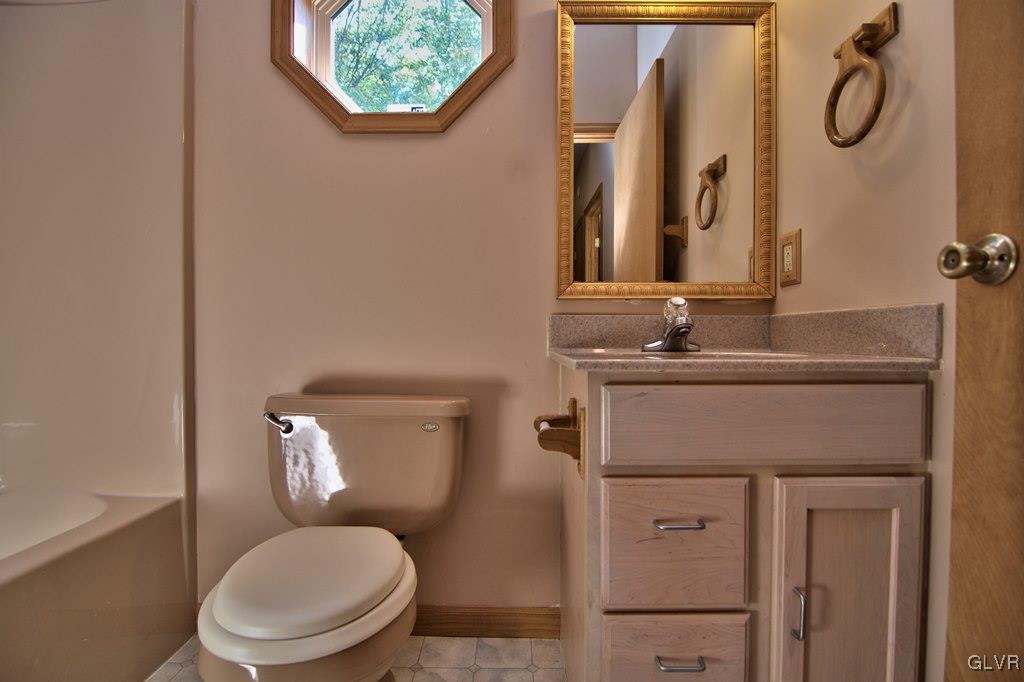 192 Chetco Road Albrightsville, PA 18210 - Photo 27 of 46 The hall bath has 9' ceilings and a single sink wi