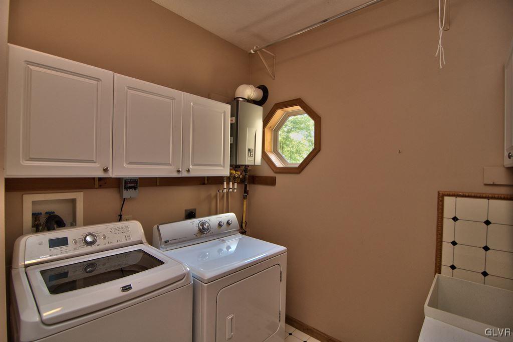 192 Chetco Road Albrightsville, PA 18210 - Photo 30 of 46 The laundry room features a 9' ceiling and a built