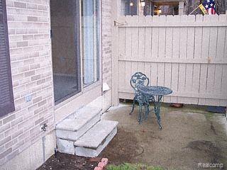 80 Pine Tree Ridge, Unit 30 Waterford, MI 48327 - Photo 4 of 10 BackPatio
