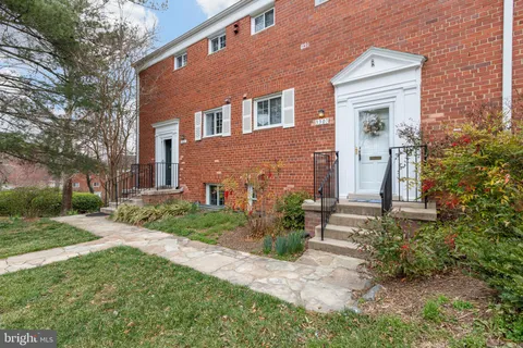 $400,000 | 3307 Martha Custis Drive, Alexandria, VA 22302