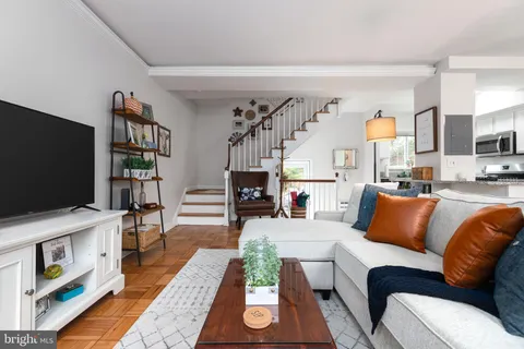 $400,000 | 3307 Martha Custis Drive, Alexandria, VA 22302