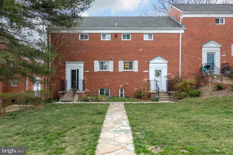 $400,000 | 3307 Martha Custis Drive, Alexandria, VA 22302