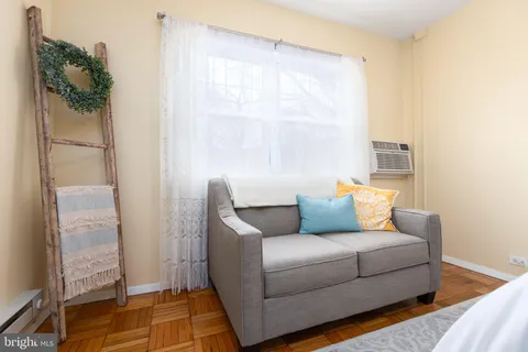 $400,000 | 3307 Martha Custis Drive, Alexandria, VA 22302