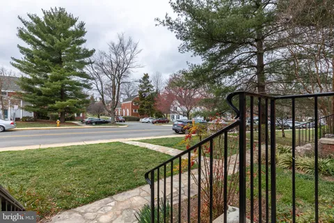 $400,000 | 3307 Martha Custis Drive, Alexandria, VA 22302