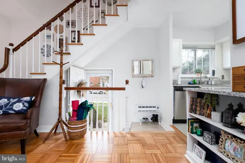 $400,000 | 3307 Martha Custis Drive, Alexandria, VA 22302