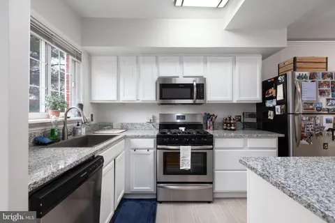 $400,000 | 3307 Martha Custis Drive, Alexandria, VA 22302