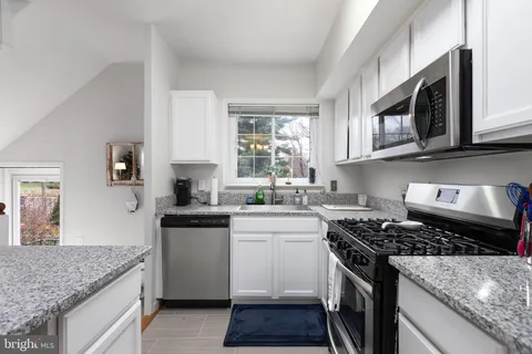 $400,000 | 3307 Martha Custis Drive, Alexandria, VA 22302