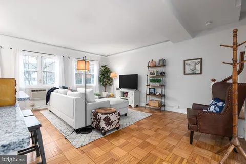 $400,000 | 3307 Martha Custis Drive, Alexandria, VA 22302