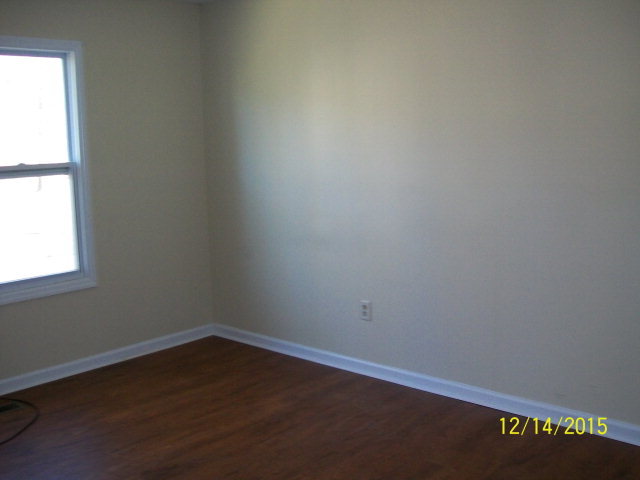 500 Huckabee Road Gray, GA 31032 - Photo 4 of 17 an empty room with a window