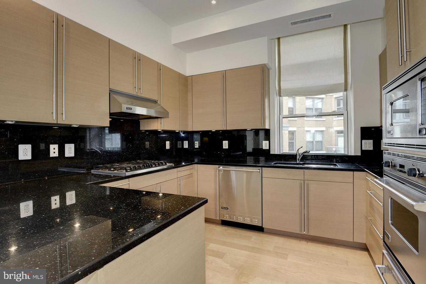 2425 L Street Northwest, Unit 415 Washington, DC 20037 - Photo 7 of 21 Kitchen