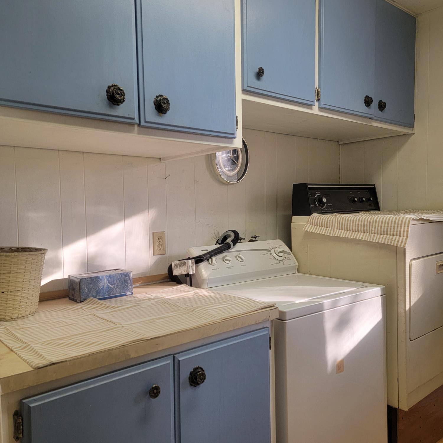 13021 Ridge View Drive Sutter Creek, CA 95685 - Photo 29 of 35 a utility room with dryer and washer