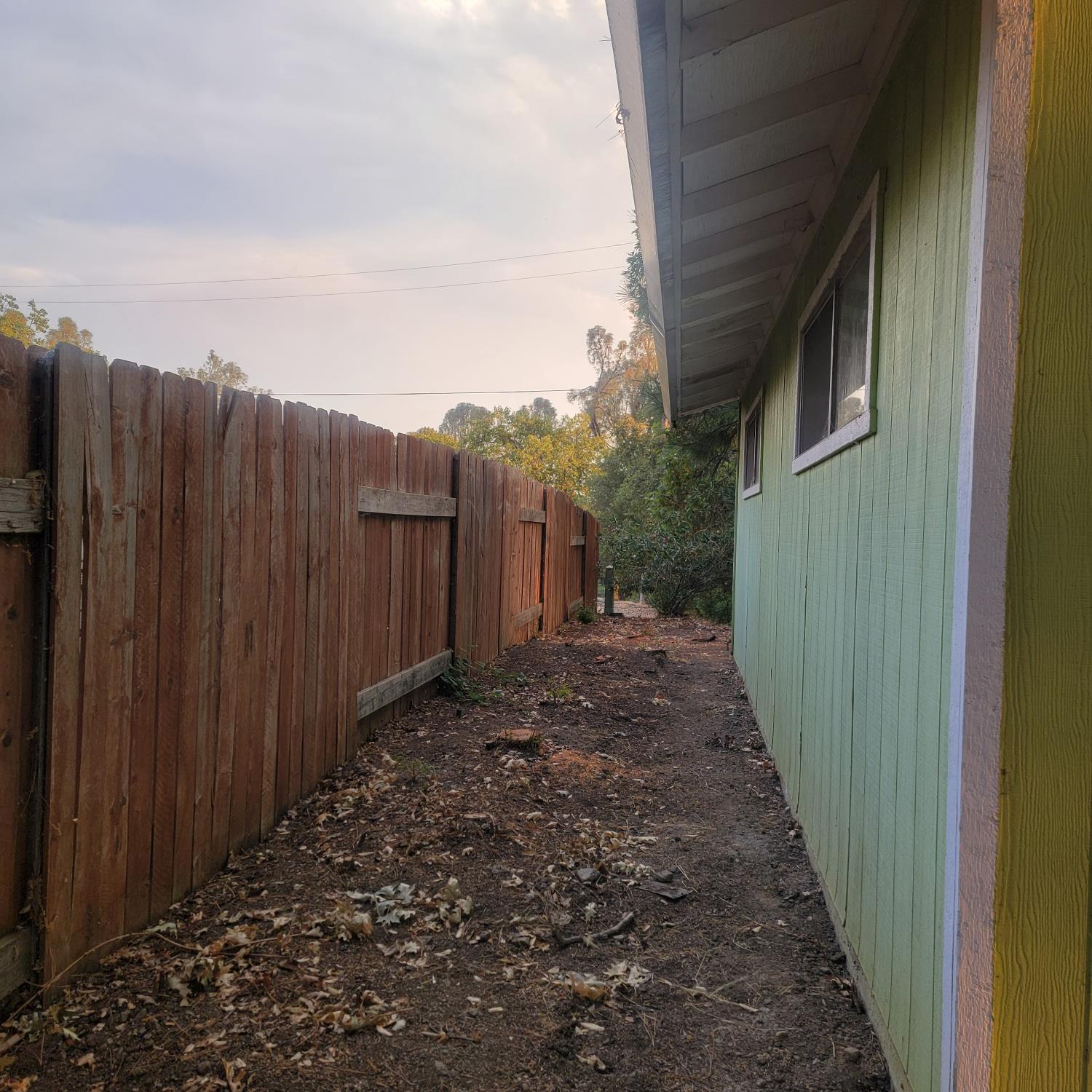 13021 Ridge View Drive Sutter Creek, CA 95685 - Photo 32 of 35 a view of a backyard with pathway
