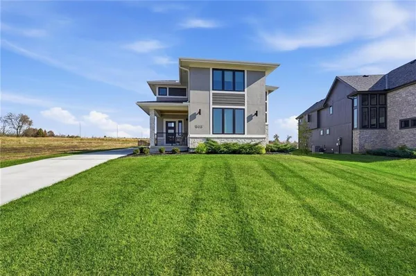 $499,900 | 1303 Larson Avenue, Warrensburg, MO 64093