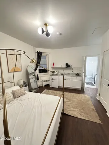 $1,200 | 51 Elm Street, Unit 3, Albany, NY 12202