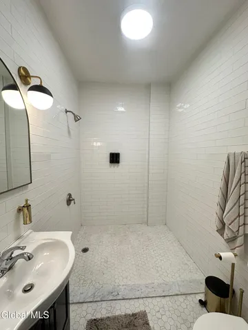 $1,200 | 51 Elm Street, Unit 3, Albany, NY 12202