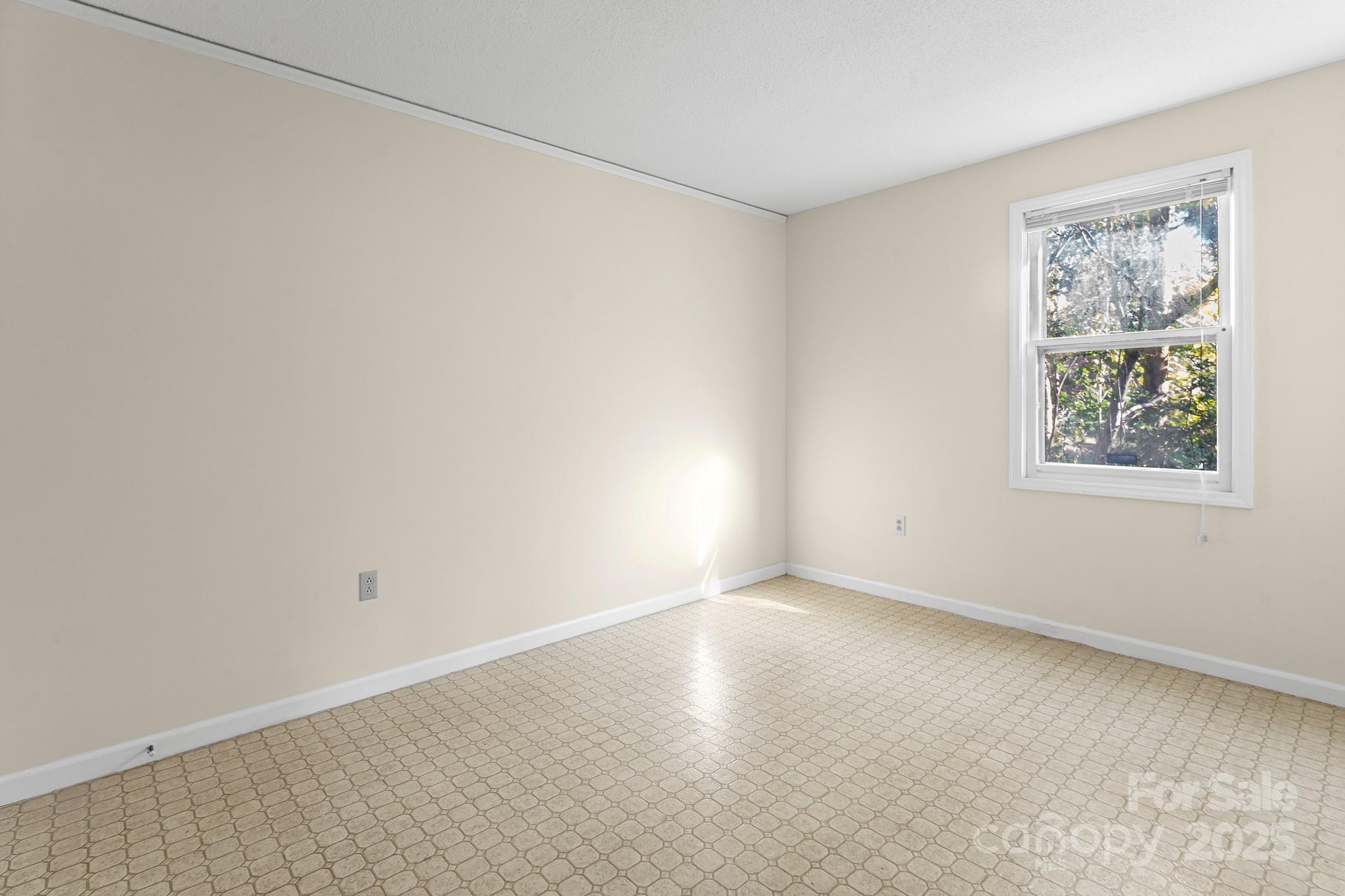 331 Meadowbrook Road Charlotte, NC 28211 - Photo 17 of 32 an empty room with windows