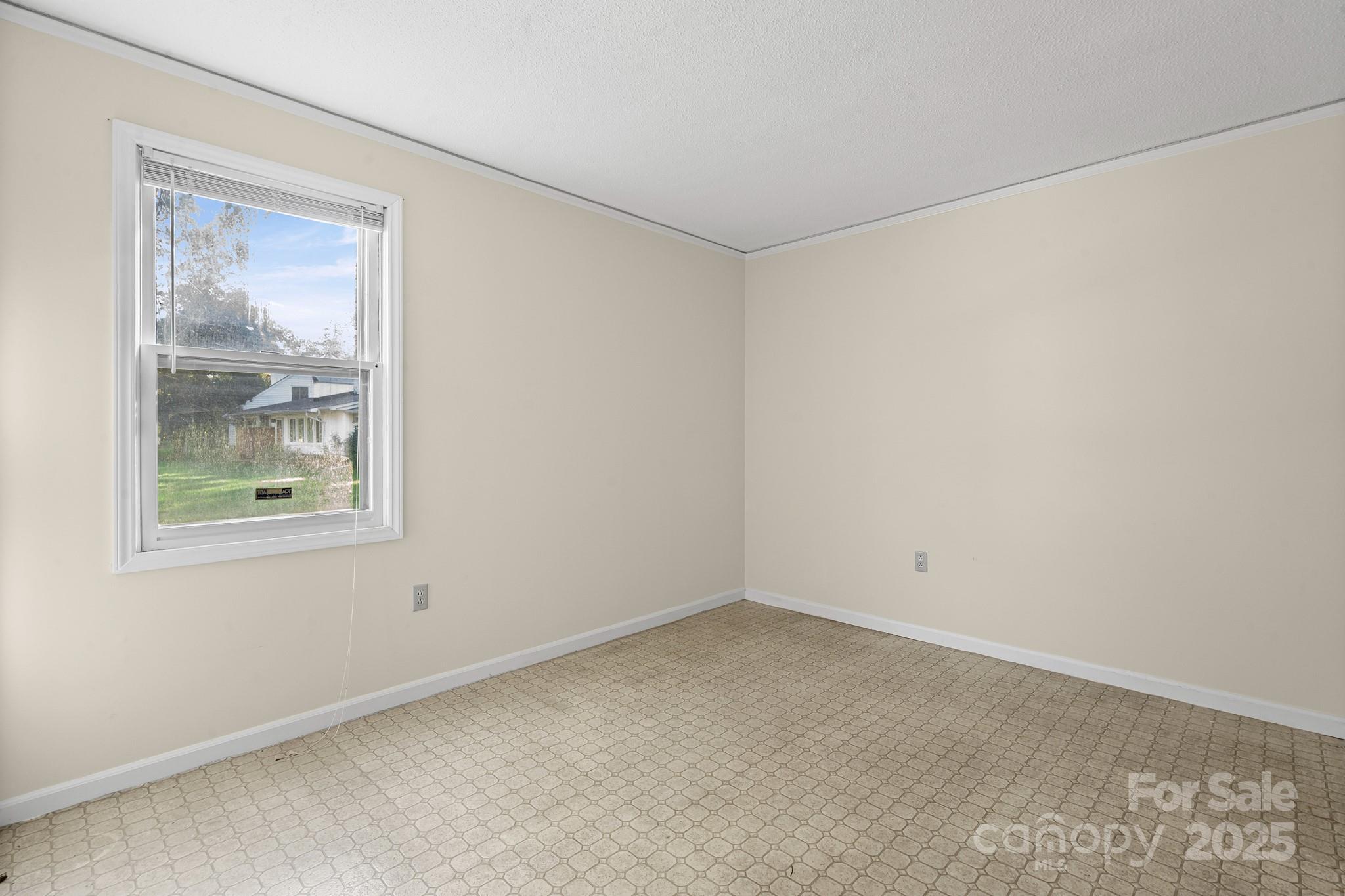 331 Meadowbrook Road Charlotte, NC 28211 - Photo 18 of 32 an empty room with a window