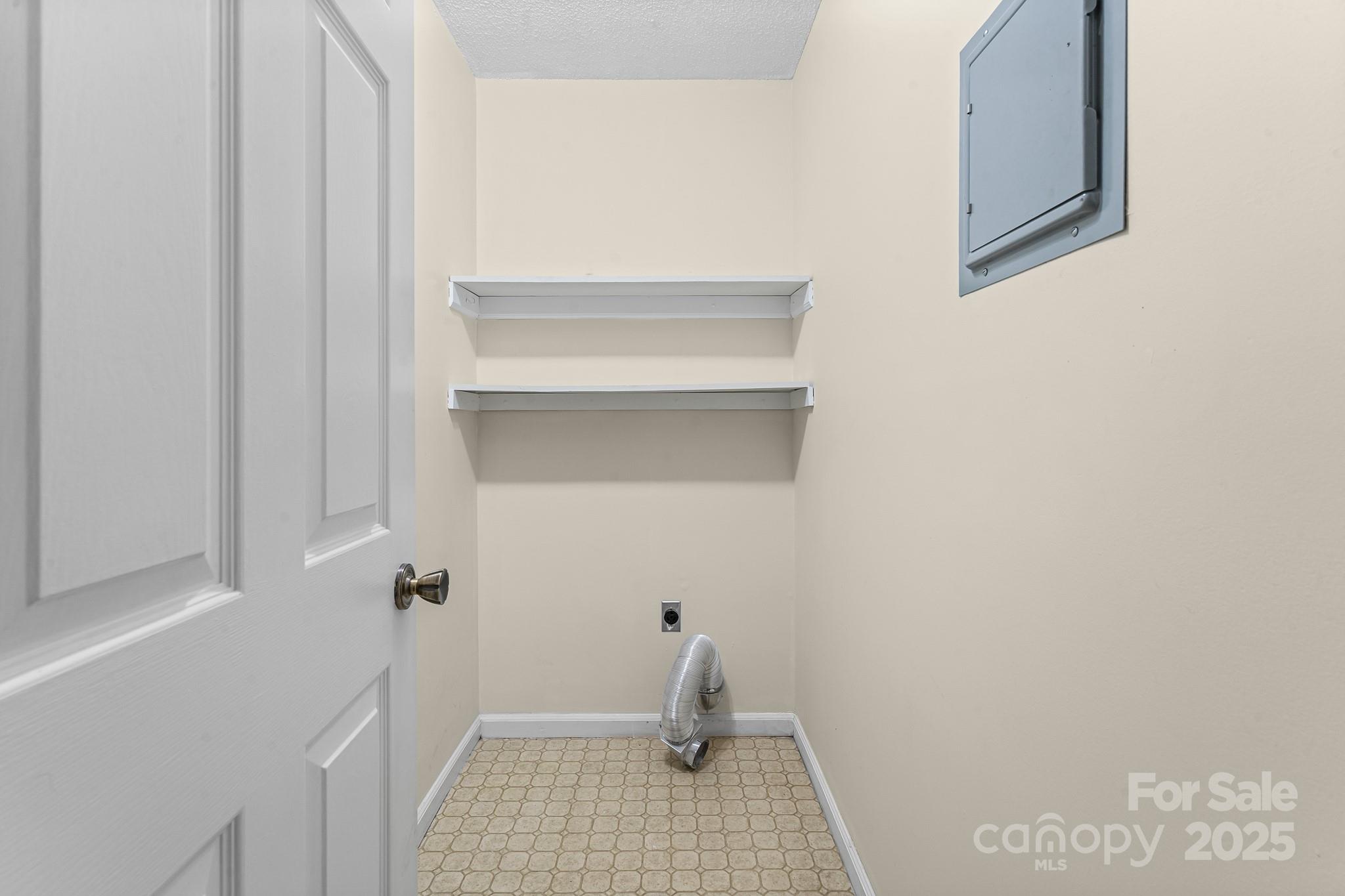 331 Meadowbrook Road Charlotte, NC 28211 - Photo 20 of 32 a bathroom with a sink