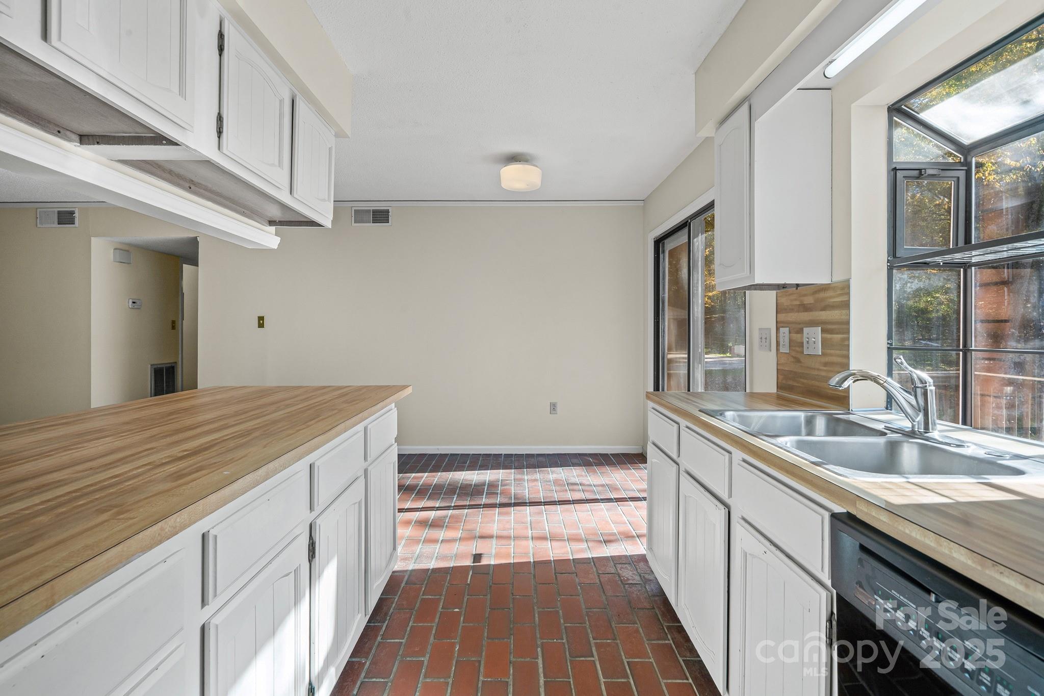 331 Meadowbrook Road Charlotte, NC 28211 - Photo 10 of 32 a bathroom with a sink a vanity and a large mirror
