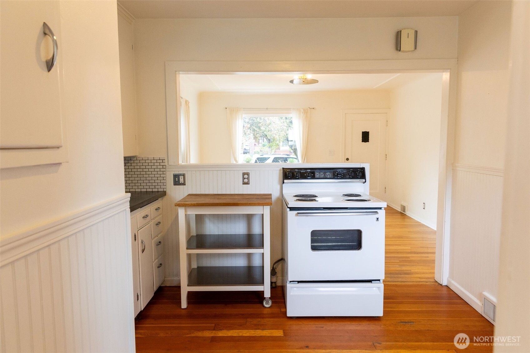 319 East Chestnut Street Walla Walla, WA 99362 - Photo 12 of 32 a kitchen with a stove and a refrigerator