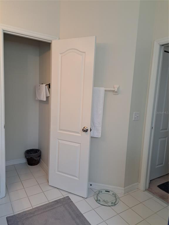 2863 Middleton Circle Kissimmee, FL 34743 - Photo 19 of 43 a bathroom with a sink