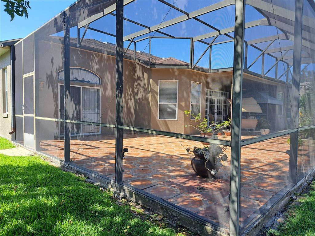 2863 Middleton Circle Kissimmee, FL 34743 - Photo 7 of 43 a backyard of a house with table and chairs