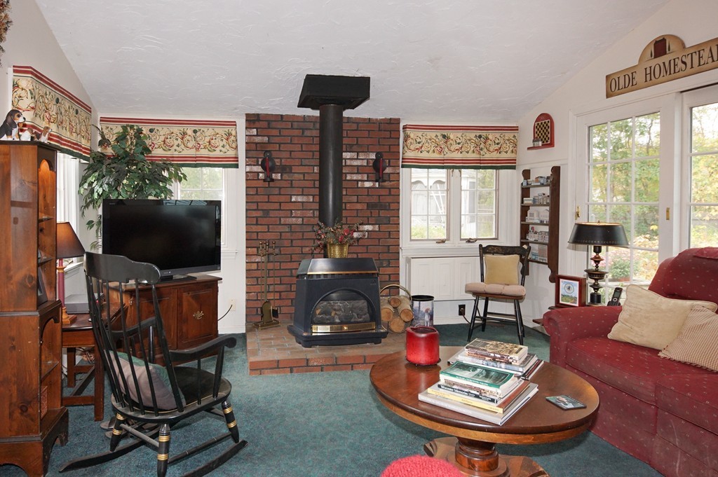 62 Chesterfield Road Northborough, MA 01532 - Photo 3 of 30 Gallery Image 3