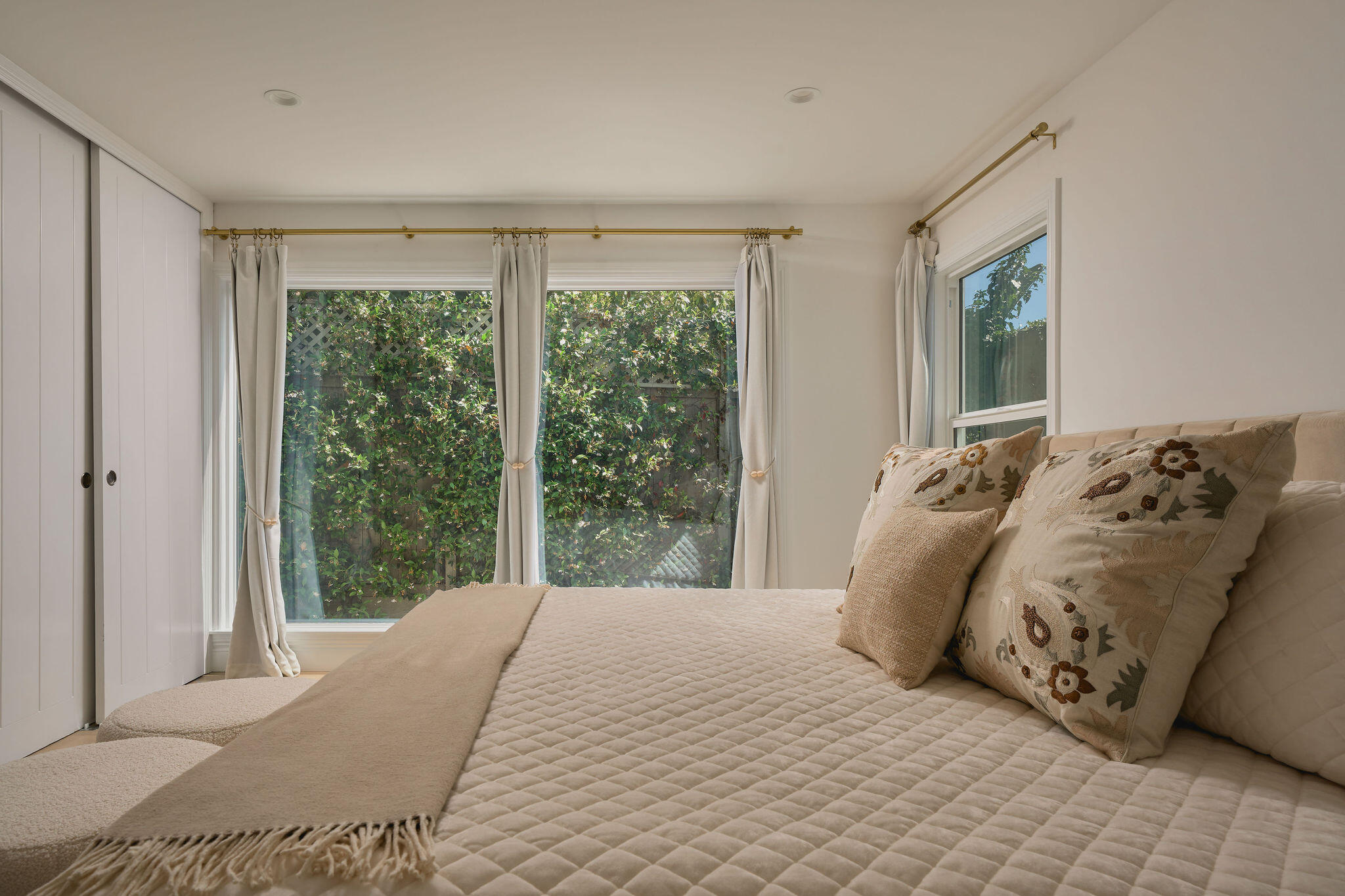 627 Romero Canyon Road Montecito, CA 93108 - Photo 21 of 44 Bedroom sunlight