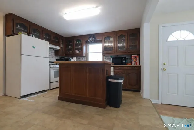 $294,900 | 2 Sharren Lane, Enfield, CT 06082