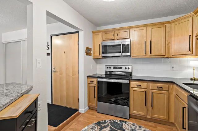 $185,000 | 3155 Coachman Road, Unit 310, Eagan, MN 55121